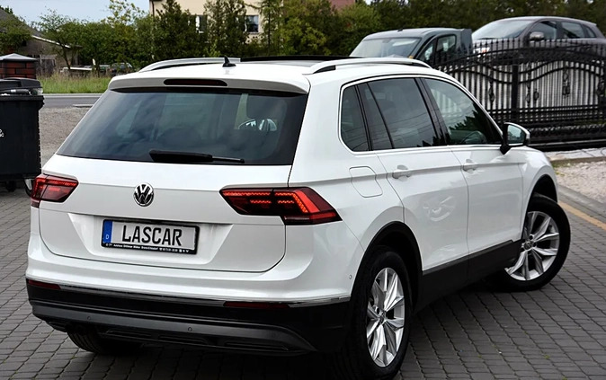 Volkswagen Tiguan cena 89700 przebieg: 171750, rok produkcji 2018 z Warka małe 667